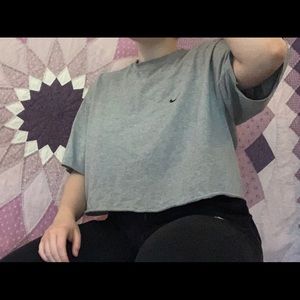 OVERSIZED NIKE CROP TOP